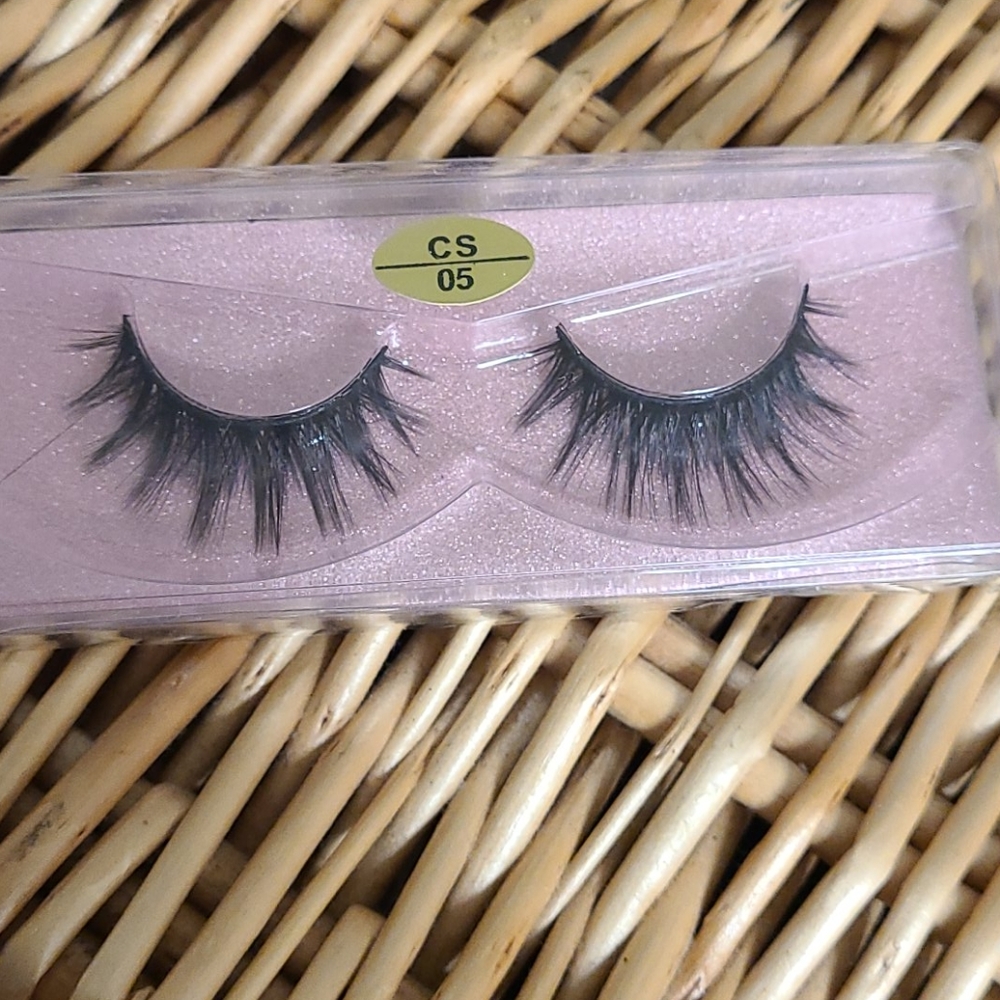 Lashes - Picture 6 of 11